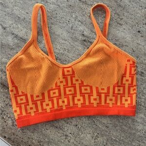♥️ Zara Orange Geometric Crop Top